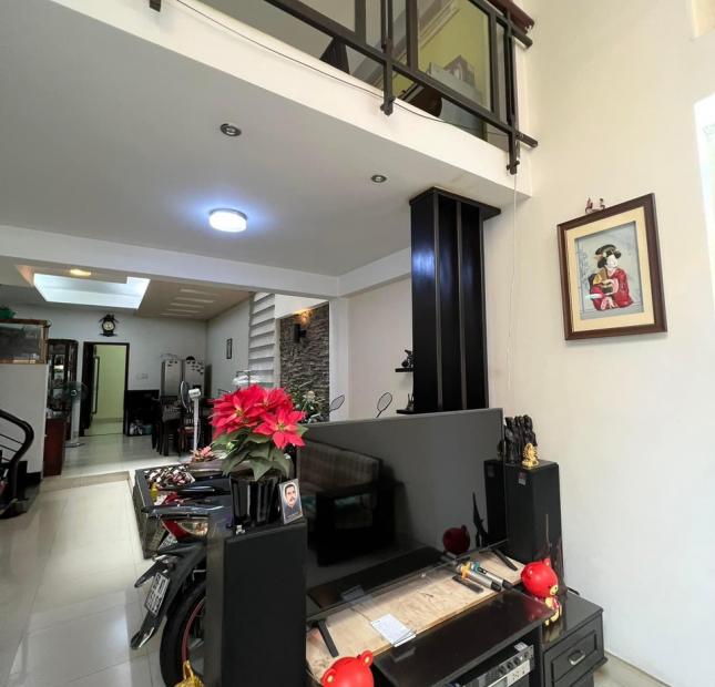 Định cư Mỹ, chủ gấp bán nhà thông số đẹp Q3, CMT8, 5 tầng, tặng hết NT, 100m2, 13 tỷ