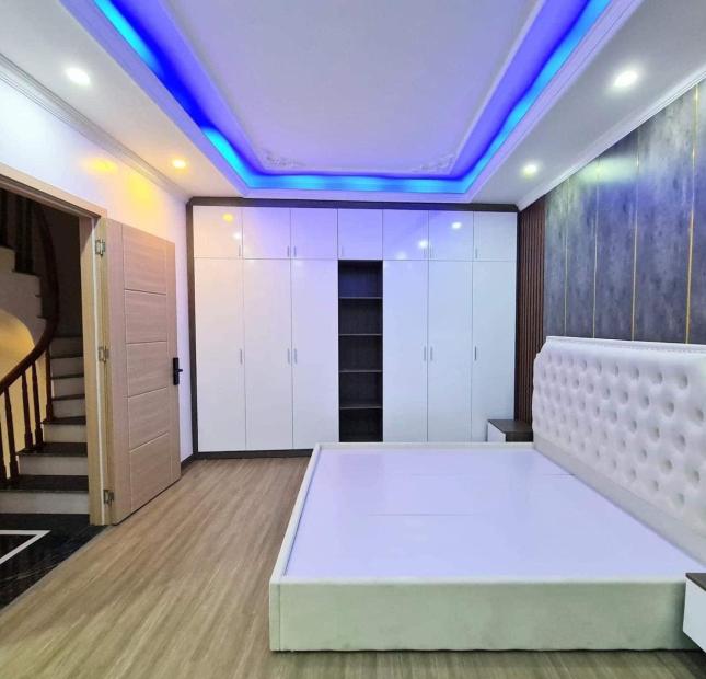 Bán nhà ngõ 40 Tạ Quang Bửu 42m2, 5T thiết kế thông sàn ô tô qua nhà giá 7.5 tỷ