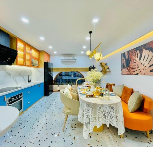 ĐỊNH CƯ GẤP! Bán Nhà 3 Tầng Cực Đẹp Phan Đăng Lưu, PN, 73m2 (5.1x14.3m), 8.8 Tỷ