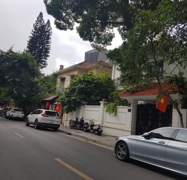 Bán Biệt thự phố Nguyễn Gia Thiều 250m, giá 150 tỷ.