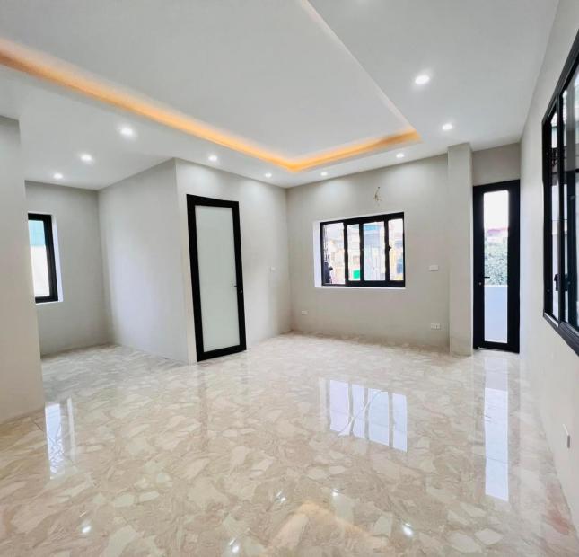   Bán nhà  Trường Chinh, Đống Đa 33m cách đường lớn 5m - 5T - Giá chỉ 6.6 tỷ. LH: 0984857937