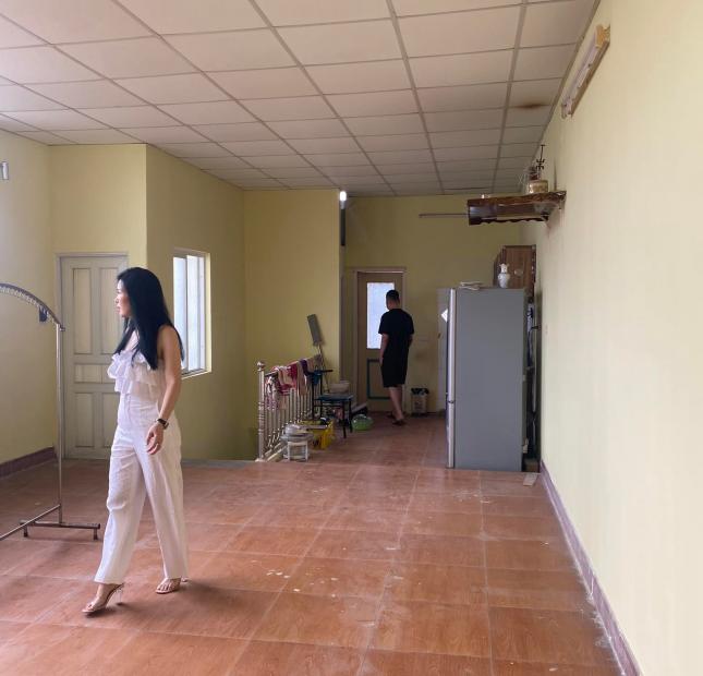 BÁN NHÀ TẬP THỂ TÔN ĐỨC THẮNG - KHU PHỐ SẠCH ĐẸP - DT 100M - 3 THOÁNG