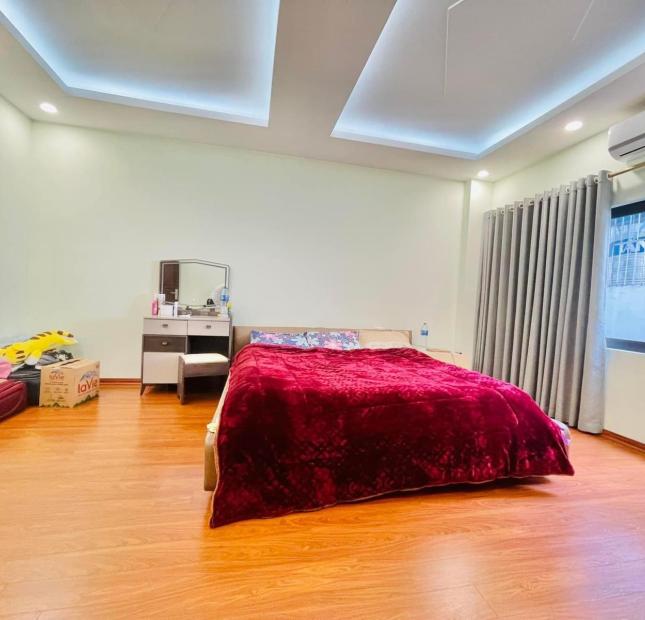 Bán nhà Thái Hà, Nhà Mới Đẹp- An Ninh Tốt – Ngõ Thông, Yên Tĩnh,Oto Qua,80m2, 9.5 tỷ