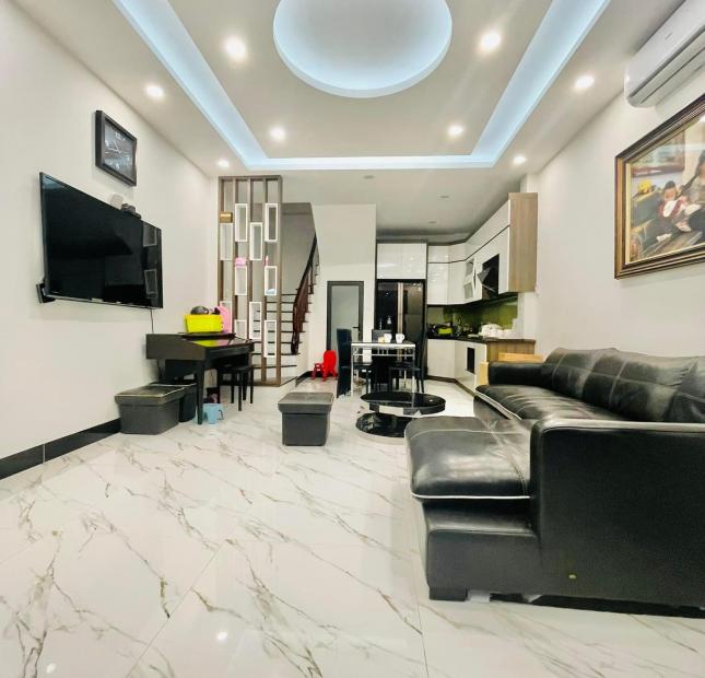 Bán nhà Thái Hà, Nhà Mới Đẹp- An Ninh Tốt – Ngõ Thông, Yên Tĩnh,Oto Qua,80m2, 9.5 tỷ