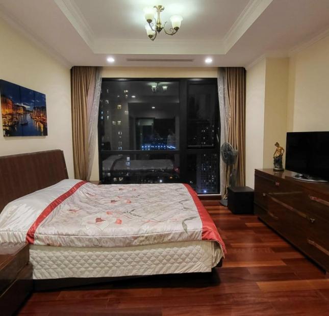 Bán căn hộ 107m2 Royal City, Nguyễn Trãi, Nhà rất mới, Nội thất sịn sò, 2PN, 5.8 tỷ