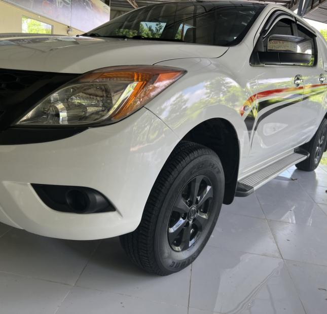 HIẾM! BÁN NHANH XE OTO MAZDA BT50 MÀU TRẮNG 2 CẦU ĐẸP MÊ LY. LH: 0896516953