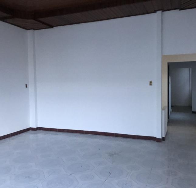 Bán nhà Ngọc Hân, 90m2, 3 tầng, oto, tttp, 2mt, 6.8 tỷ, 0707535234.