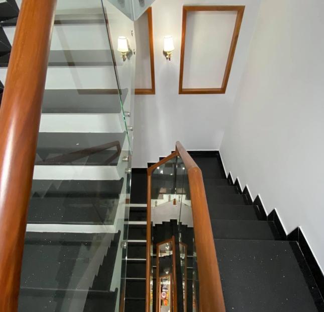 Bán nhà 4x15 hẻm xe hơi gần chung cư hà đô Quận 10 5 tầng BTCT tặng nội thất giá chỉ 9 tỷ 