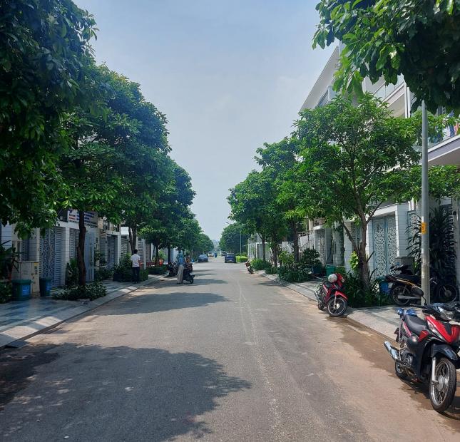 Hiếm Lô Góc, Ngay Khu Đô Thị Vạn Phúc City, Thang máy sẵn, 140m2 nhỉnh 27 tỷ.