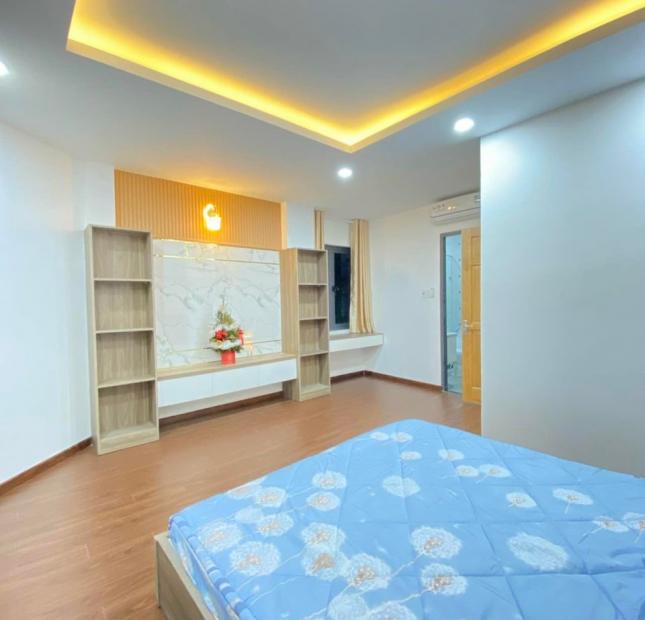 ĐỊNH CƯ GẤP! Bán Nhà 3 Tầng Đẹp Hai Bà Trưng, Q1, 72m2 (5x14.4m), 8.2 Tỷ