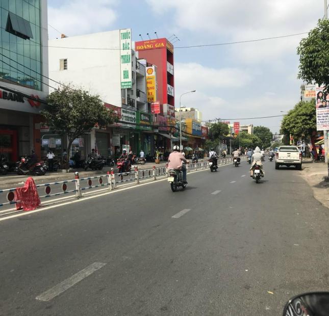 MTKD ngay chợ Nguyễn Sơn, 4x26m, Lửng 4 lầu, Giá 20 tỷ TL
