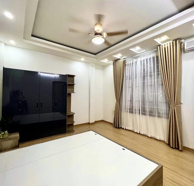 Bán gấp nhà Lạc Trung Hai Bà Trưng 35m2*5T, Ô TÔ Đỗ Cổng, Chỉ 3 tỷ 9.