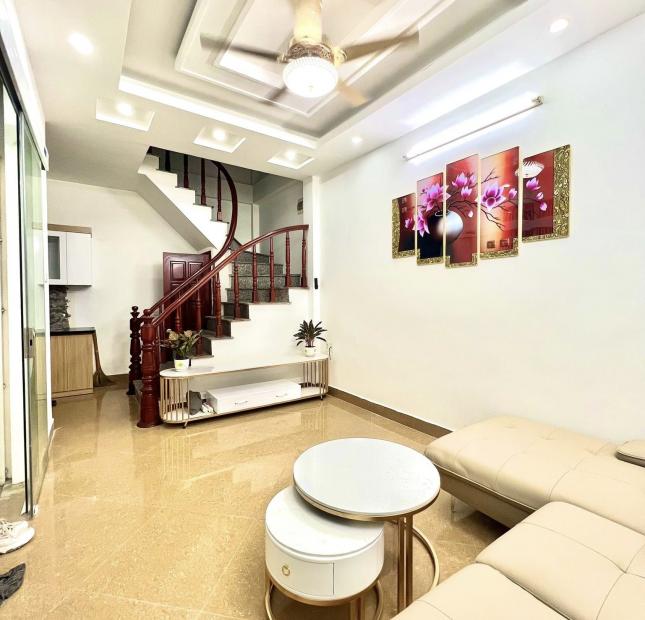 Bán gấp nhà Lạc Trung Hai Bà Trưng 35m2*5T, Ô TÔ Đỗ Cổng, Chỉ 3 tỷ 9.