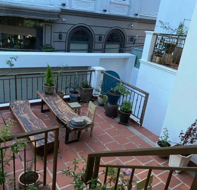 Khu an ninh, Bán gấp nhà 4 tầng, xây dạng biệt thự, mới tinh,đường Linh Đông, Thủ Đức 160m2 giá 25