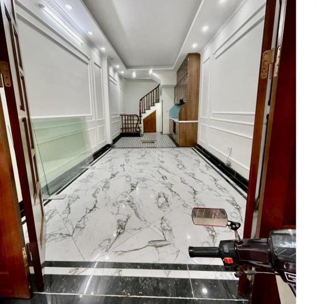 Giá rẻ!!! Nhà đẹp Cầu Giấy 35m, 5tang, chỉ 3.6ty.