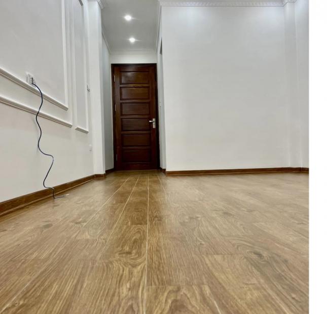 Giá rẻ!!! Nhà đẹp Cầu Giấy 35m, 5tang, chỉ 3.6ty.