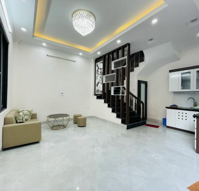 Nhà bán nhanh Cầu Giấy , Ô TÔ đỗ cửa - Kinh doanh, Thông  các ngả   Gần các trường Đại Học, Amstecdam, Big C, Bệnh viện - 