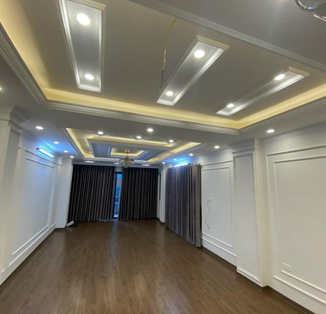 CHÍNH CHỦ BÁN NHÀ CẦU GIẤY - LÔ GÓC - THANG MÁY, Gara ô tô, 60 m2 x 7 tầng. 