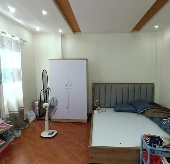 Bán Nhà Đường Tân Mai - Hoàng Mai , 32m2 x 5T, Giá Hơn 2 Tỷ,ngõ ô tô.