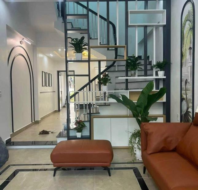 Bán nhà 3 tầng ngõ phố Nguyễn Tuân, ph Thanh Bình, TP HD, 112m2, 5 ngủ, gara oto, sân vườn