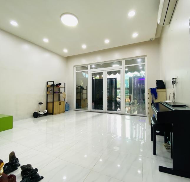 Bán nhà phố Nguyễn Văn Linh Quận 7, 4 tầng, 90m2, chỉ 21 tỷ.