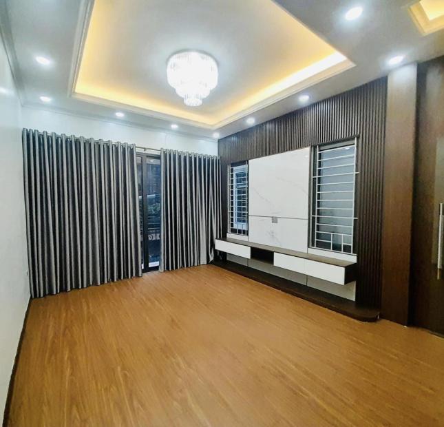 Chính chủ bán nhà Hồng Tiến 50m2 x 5T full nội thất, Ô tô vào nhà, gần phố giá 6 tỷ 5