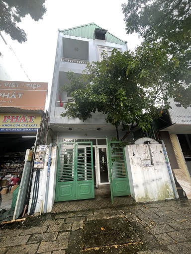 HOT chính chủ cần bán nhanh căn nhà có view đẹp ngay mặt đường 75A Nguyễn Tất Thành .