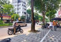 Chinh chủ bán 162m2 đất  măt phố Lac Long Quân, MT8,5m, giá 64,5tỷ