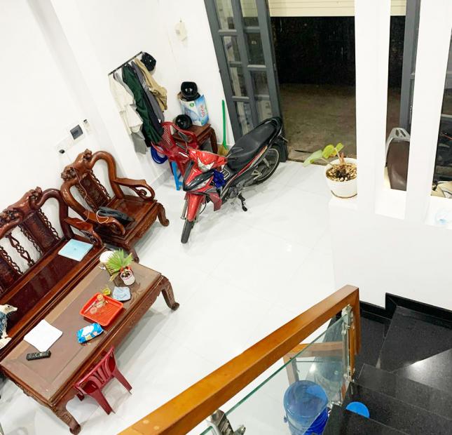 Q12.198. 65M2 - HẺM 1/ NGẮN NGUYỄN VĂN QUÁ, 2 TẦNG - NHÀ ĐẸP Ở NGAY.