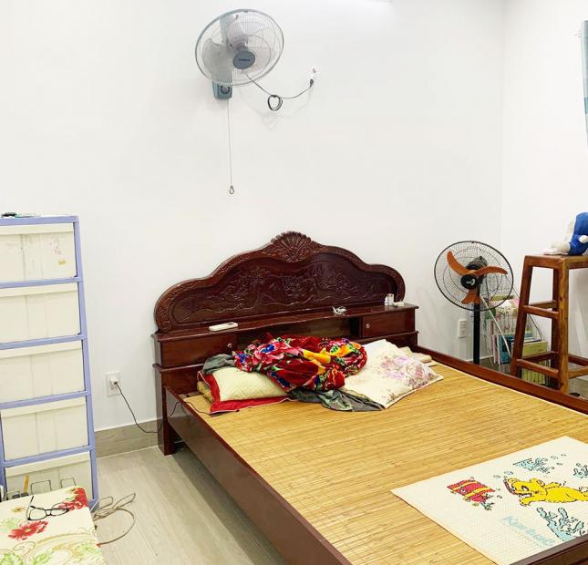 Q12.198. 65M2 - HẺM 1/ NGẮN NGUYỄN VĂN QUÁ, 2 TẦNG - NHÀ ĐẸP Ở NGAY.