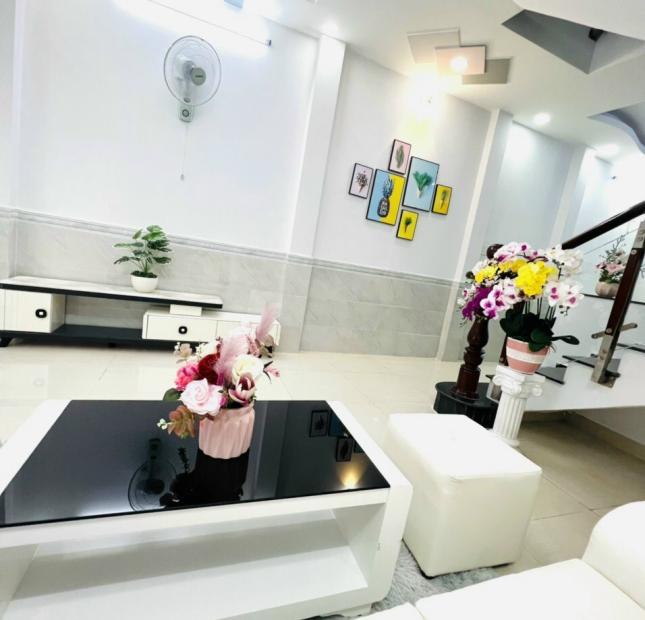 Hàng hiếm nhà HXH 8m Sư Vạn Hạnh, P.12, Q.10, 5.3*11m, 4 lầu+sân thượng, đang làm khách sạn, giá chỉ 17.5 tỷ TL 