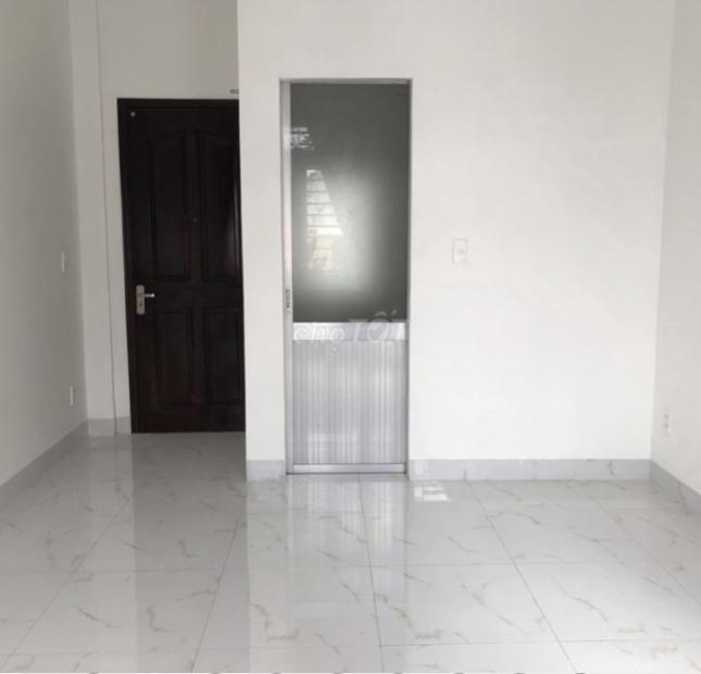Cho thuê từng tầng hoặc phòng làm văn phòng khởi nghiệp, nhà 2 mặt tiền số 112 đường D1 cũ