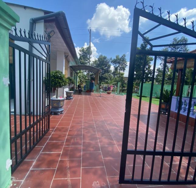Vỡ nợ ngân hàng nên cần bán gấp nhà cấp vườn xây tâm huyết