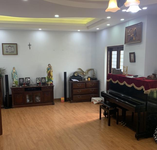 GIA ĐÌNH CHUYỂN SANG MỸ ĐÌNH, BÁN GẤP NHÀ MẶT PHỐ, 48M*5T, 18.5 TỶ. LH: 0825920555.
