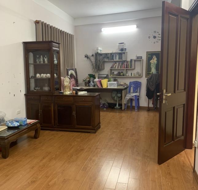 GIA ĐÌNH CHUYỂN SANG MỸ ĐÌNH, BÁN GẤP NHÀ MẶT PHỐ, 48M*5T, 18.5 TỶ. LH: 0825920555.