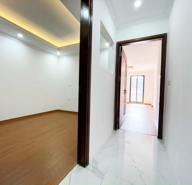 Bán Nhà Cầu Giấy - DT: 60M - 7 Tầng, Thang máy, Kinh doanh, Gara ô tô, Cách Phố 50M - Giá 16 TỶ.