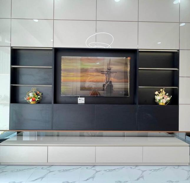 BÁN NHÀ THẠCH BÀN, NHÀ HIẾM TRONG TẦM GIÁ 40m2 - 5T GIÁ 3.3 TỶ