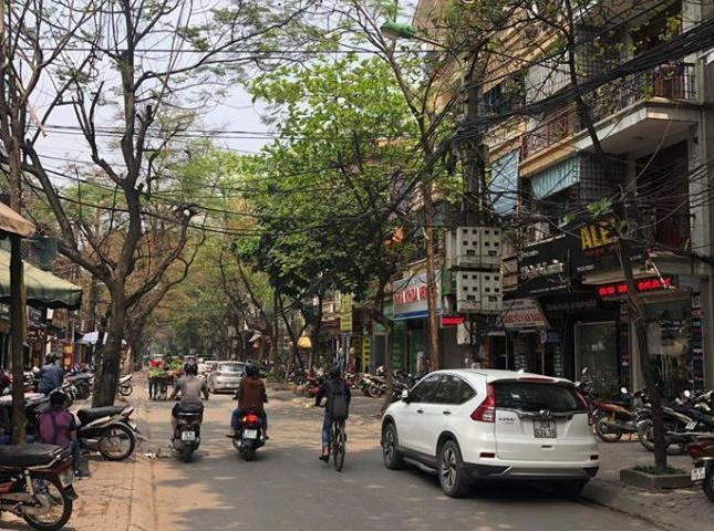 Bán gấp CHTT (Tầng 3) Hoàng Quốc Việt giá 2.6 tỷ, 80m (sổ 35m2). Đẹp, ở luôn
