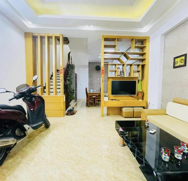 Bán nhà Kim Giang, Thanh Xuân, DT 50m2 , giá nhỉnh 4 tỷ , lô góc .