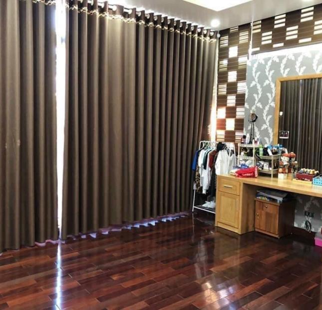 Bán biệt thự đường ĐInh Tiên Hoàng, Đông Nam Cường, TP HD, 300m2, mt 15m, vị trí đẹp nhất HD