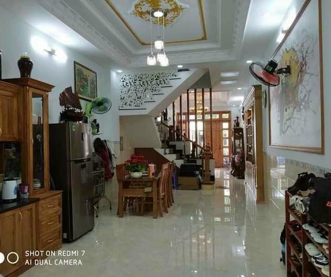 Bán nhà Nguyễn Ảnh Thủ, 3 Tầng, hơn 100m2, HXH, gần Tô Ký chỉ 6 tỷ 500.