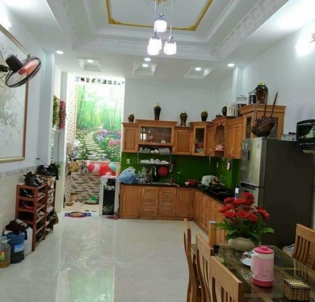 Bán nhà Nguyễn Ảnh Thủ, 3 Tầng, hơn 100m2, HXH, gần Tô Ký chỉ 6 tỷ 500.