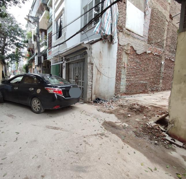 Bán đất tại phố Bà Triệu-Hà Đông, Dt 55m2, 2 mặt đường, ô tô vào đất, gần ngã 4 Bà Triệu-Tô Hiệu. Lh 0984672007.