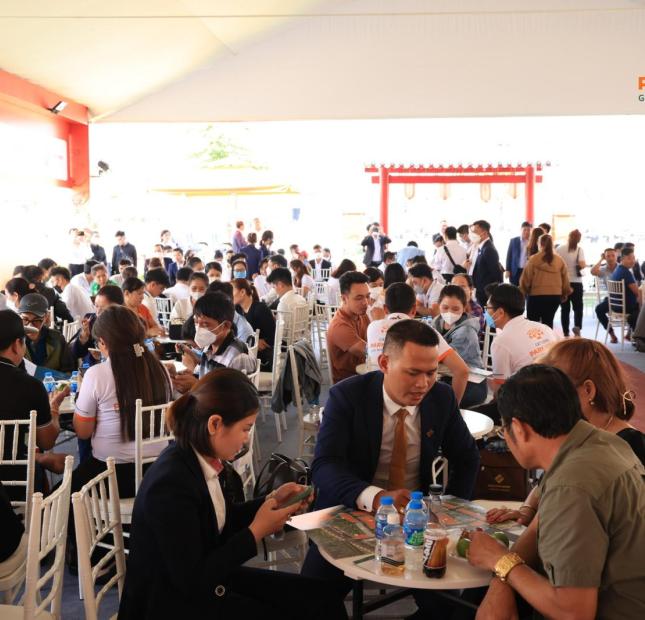 Bán đất lô 3 mặt tiền dân cư hiện hữu an ninh cao.
