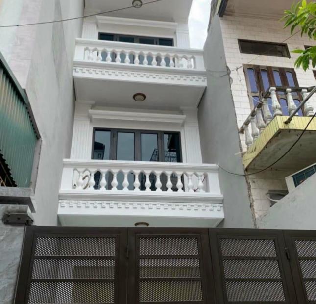 Bán nhà 3 tầng ngõ phố Nguyễn Chí Thanh, ph Tân Bình, TP HD, 81m2, 4 ngủ, sân cổng