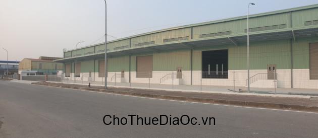 Cho thuê kho, xưởng đạt tiêu chuẩn DT 1.300 m2 quận Long Biên, HN, xe cont lùi tận kho. LH: 0931703628