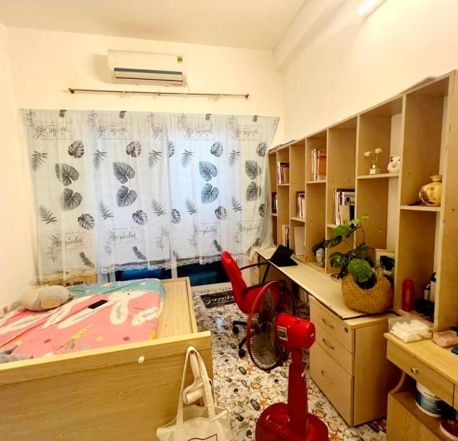 Bán căn hộ chung cư khu đô thị Việt Hưng, Long Biên. Căn góc, tặng Full nội thất.