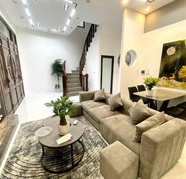 Nhà bán Mỹ Đình, vừa ở vừa đang cho thuê kinh doanh Salon, ôto tránh trước cửa nhà, gần ngã ba, ba bước chân ra Phố lớn🥰 