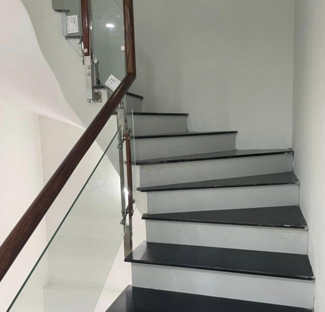  Bán nhà Ngọc Thụy, Long Biên. Căn góc, phân lô quân đội, ô tô đỗ cửa