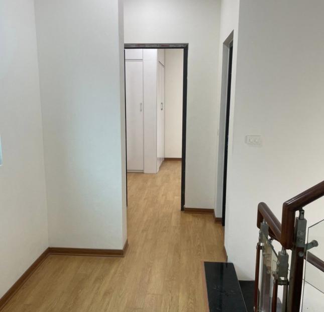  Bán nhà Ngọc Thụy, Long Biên. Căn góc, phân lô quân đội, ô tô đỗ cửa